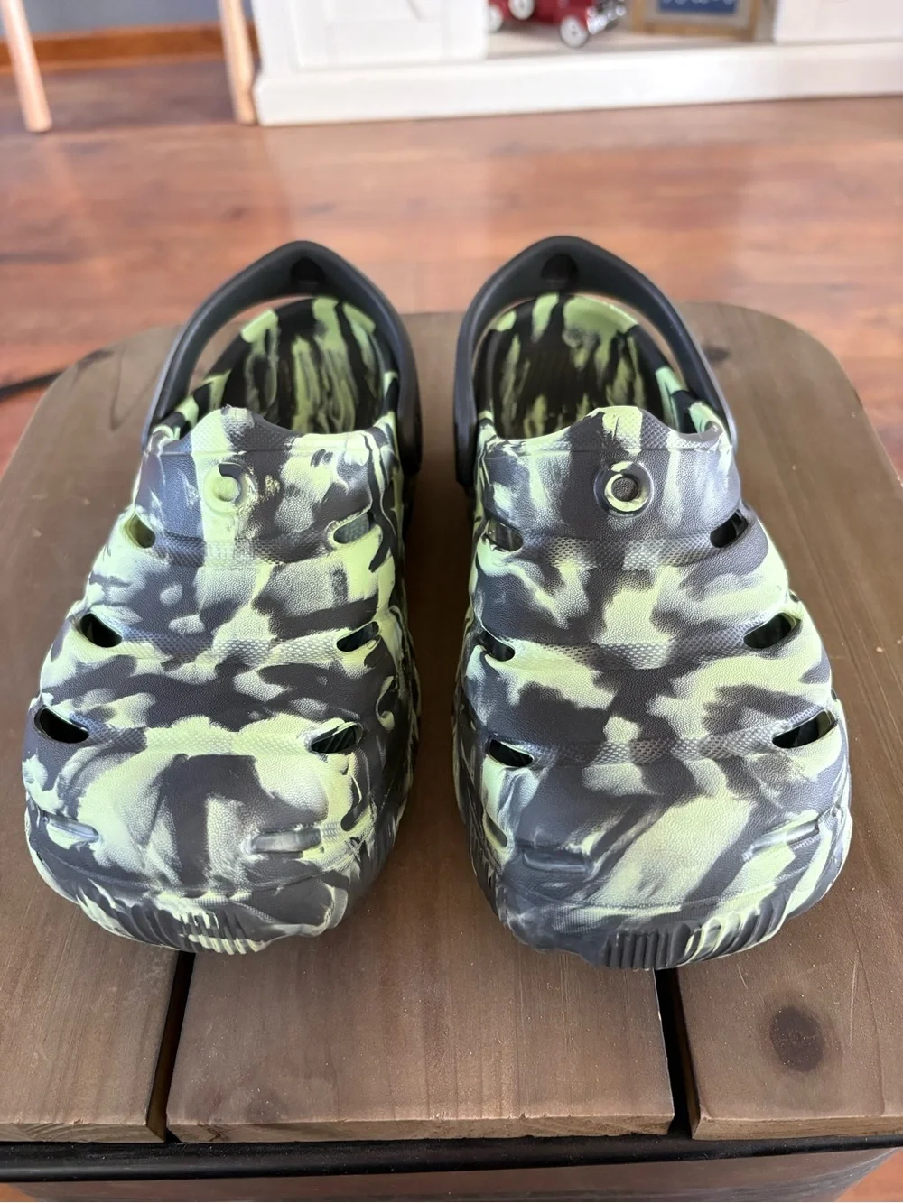 Bogs Kids Clog in Black and Neon Green Camouflage